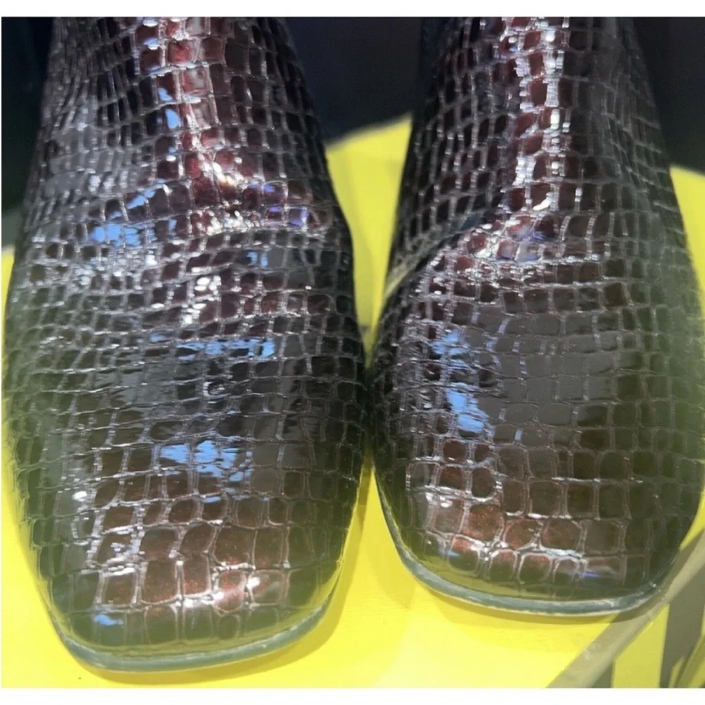 Sam Edelman Daysi Burgundy Croc Ankle Boots 8 - Picture 4 of 8